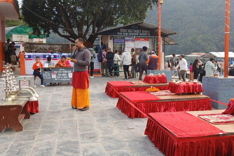 Pokhara: Aarati ceremonie in Tal Barahi tempel met gids