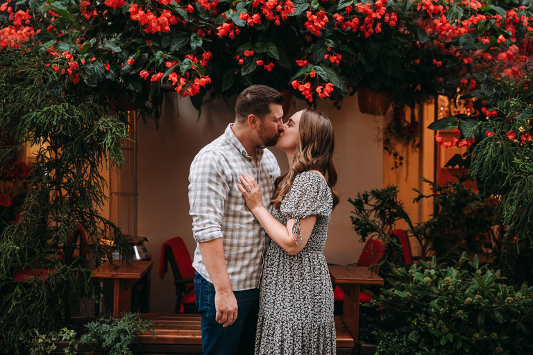 Krakow Old Town - photoshoot with a local photographer Photoshoot for couple