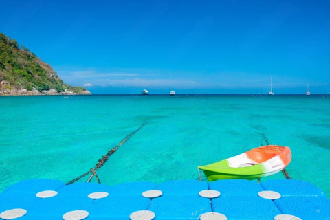 Phuket : excursion en yacht avec déjeuner sur les îles Coral et RachaPhuket : excursion en yacht vers les îles Coral et Racha avec déjeuner