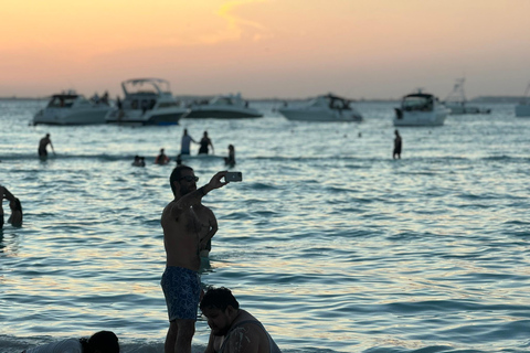 Żeglowanie o zachodzie słońca na Isla Mujeres z transferem do Cancún"Żeglowanie o zachodzie słońca do Isla Mujeres z transferem do Cancún"