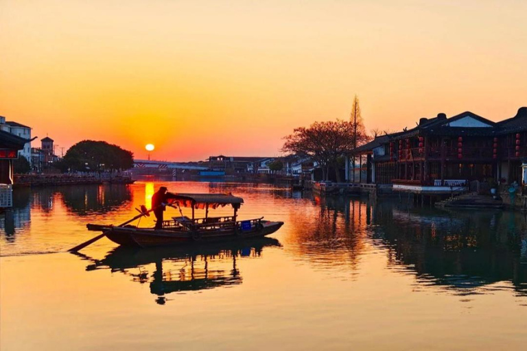Shanghai: Zhujiajiao Water Town Tour with Afternoon Tea Shared