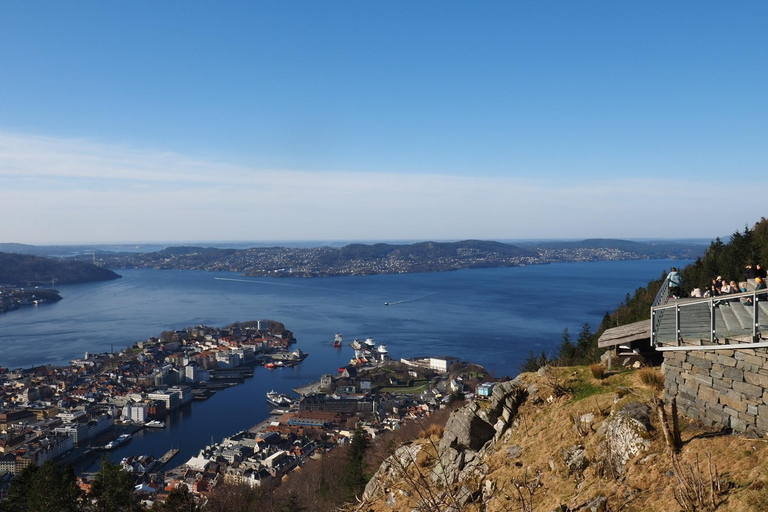 Tour privado de senderismo por las montañas de Bergen como un lugareño