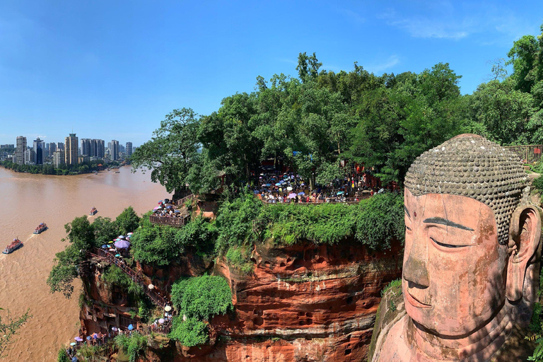 Chengdu: Leshan Buddha and Emeishan Guided 2-Day Trip