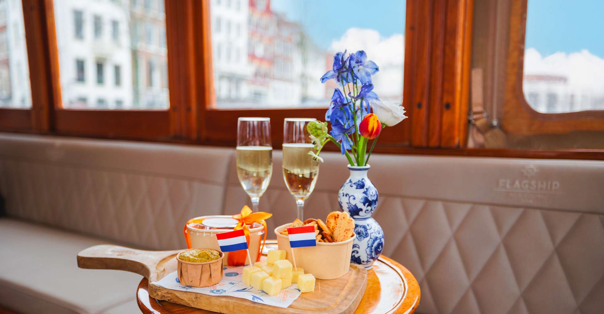 Amsterdam: Canal Cruise with Bubbles & Bites photo 2