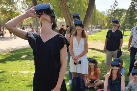Paris : Immersive Eiffel Tower tour with virtual reality