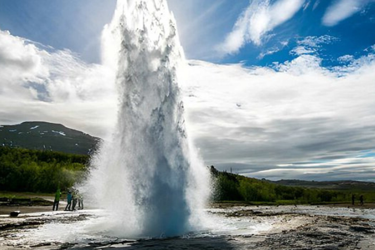Golden Circle Private Evening Tour: Midnight Sun Adventure