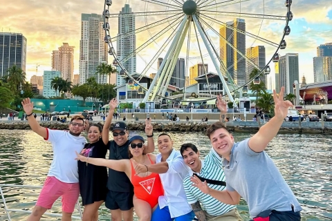 Sightseeing and Swim Cruise around Miami Beach on a Yacht