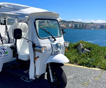 A Coruña: Premium Tuk Tuk tour