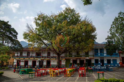 Medellín: Jardín, Andes, and Hispania Day Trip with Lunch