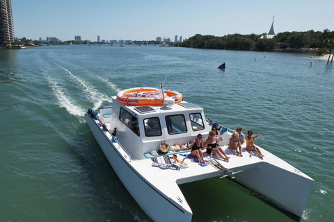 Miami: Avontuurlijke cruise met jetski, tubing en drankjesTour met gas- en jachthavenkosten