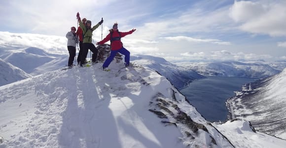 Tromsø: Guided snowshoe hill hike