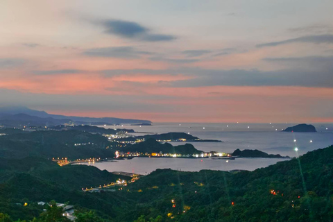 From Taipei: Jiufen and Shifen Day Trip with Guide Bus tour