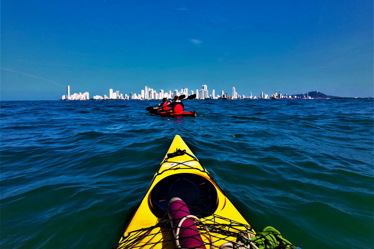 Cartagena: tour in kayak dell'isola di Tierra Bomba con snackCartagena: tour in kayak dell'isola di Tierra Bomba con spuntino
