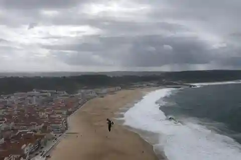 Nazaré: Capitale delle grandi onde e tour medievale di Óbidos da Lisbona