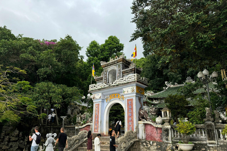 Tour panoramico della città di Đà Nẵng in privato con guida femminileTour privato in auto