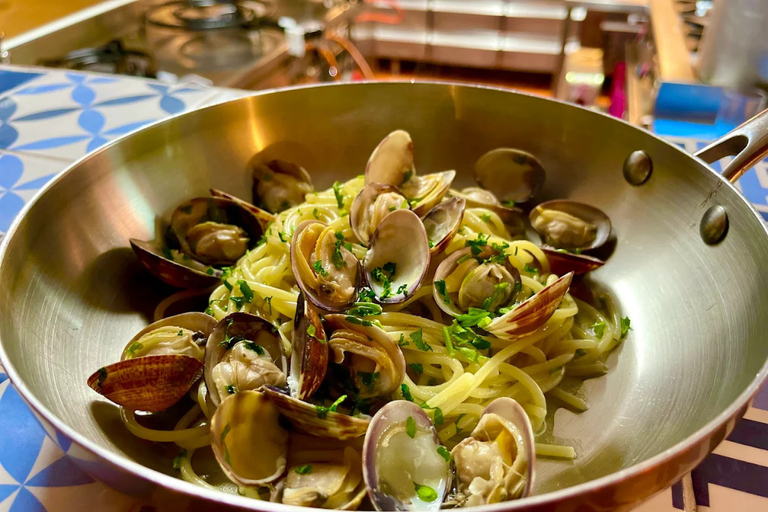 Ibiza Town: Rigatoni Dinner Show with 3-Course Meal & Wine