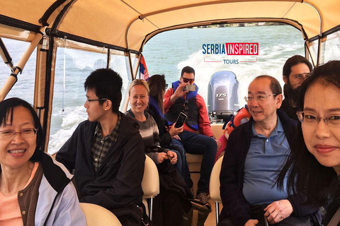 Belgrade : Tour en voiture sur le Danube bleu et promenade en bateau à moteur d'une heureVisite partagée