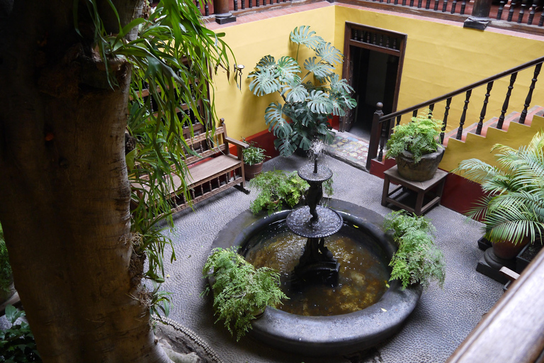 La casa de Aliaga, an alive colonial jewel at Lima center.