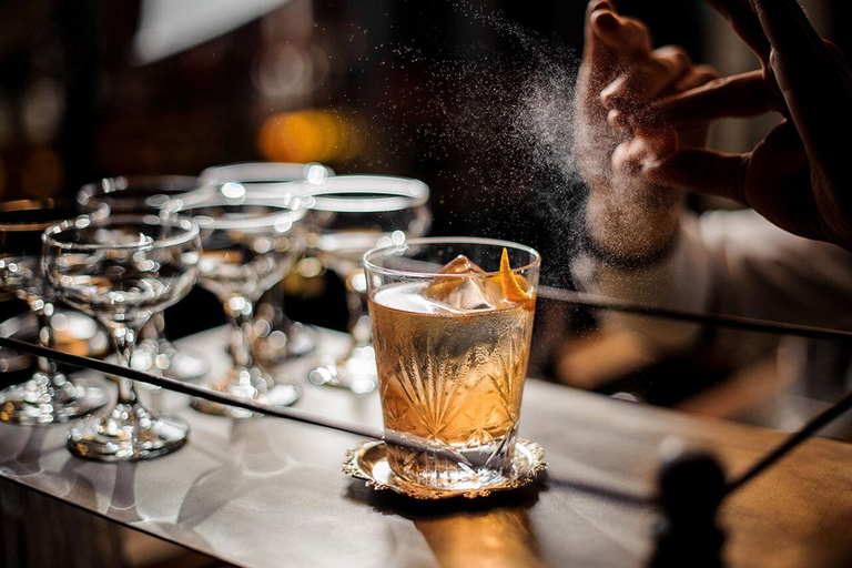 Da Nang: Cocktail Making Class & Experience