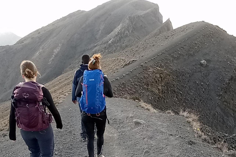 SENDERISMO EN EL MONTE MERU 5 DÍAS