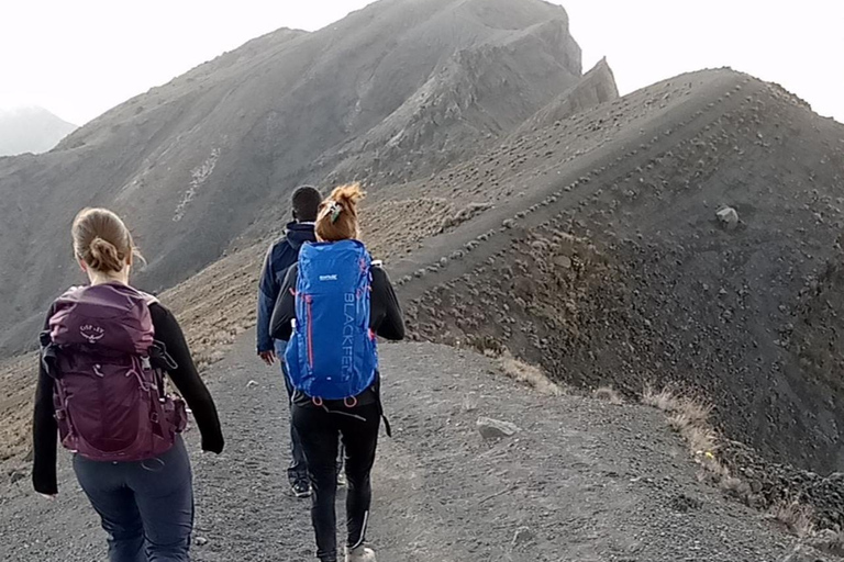 SENDERISMO EN EL MONTE MERU 5 DÍAS