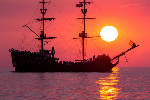 Batumi: Sunset Cruise with a Glass of Wine