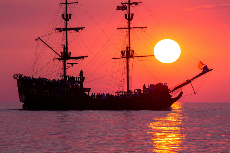 Batumi: Sunset Cruise with a Glass of Wine