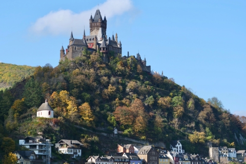 Evening-Cruise to the fireworks of the Cochemer Winefest. Evening-Cruise to the fireworks of the Cochem.