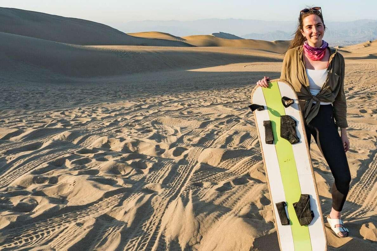 Da Lima: escursione di un giorno con sandboarding e degustazione di vini a Huacachina