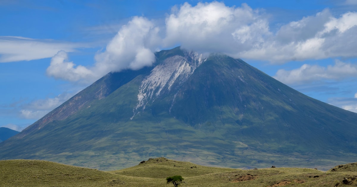 Lago Natron ai piedi del vulcano Ol Doinyo Lengai — Arusha, Tanzania