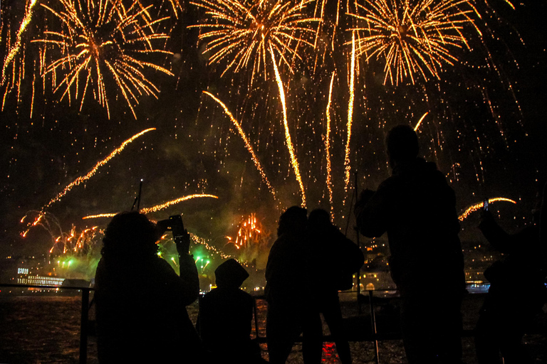 Lisbon: New Year's Eve with Live Dj Fireworks and Open Bar Beirinha/2024