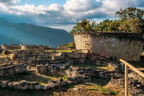 Chachapoyas: The Llaqta of Kuelap | Kolejka linowa - Wejście |