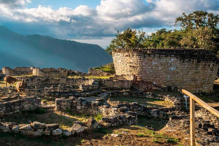 Chachapoyas: The Llaqta of Kuelap | Kolejka linowa - Wejście |