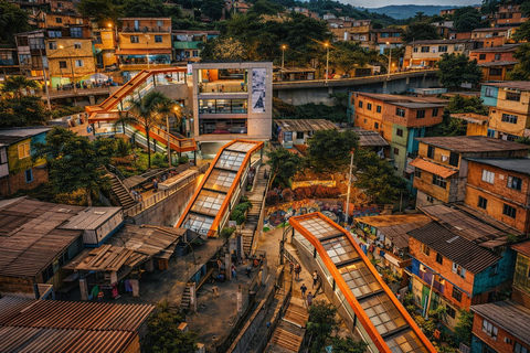 Medellín: Half-Day Tour to Comuna 13 & Exotic Fruit Market