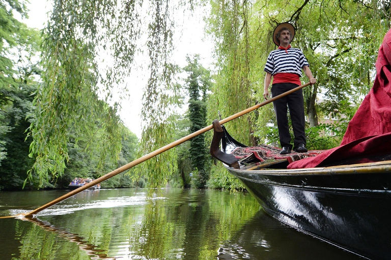 Stade - Exclusive 1.5-hour ride on an original Venetian gondola