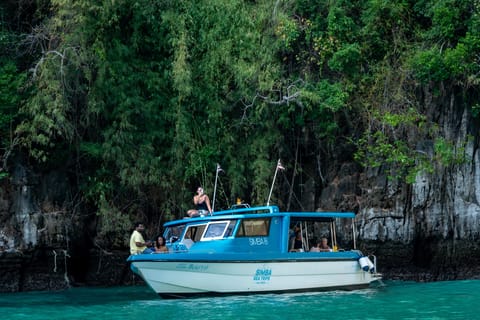 Phuket to Phi Phi Full-Day Luxury Speed Boat Charter