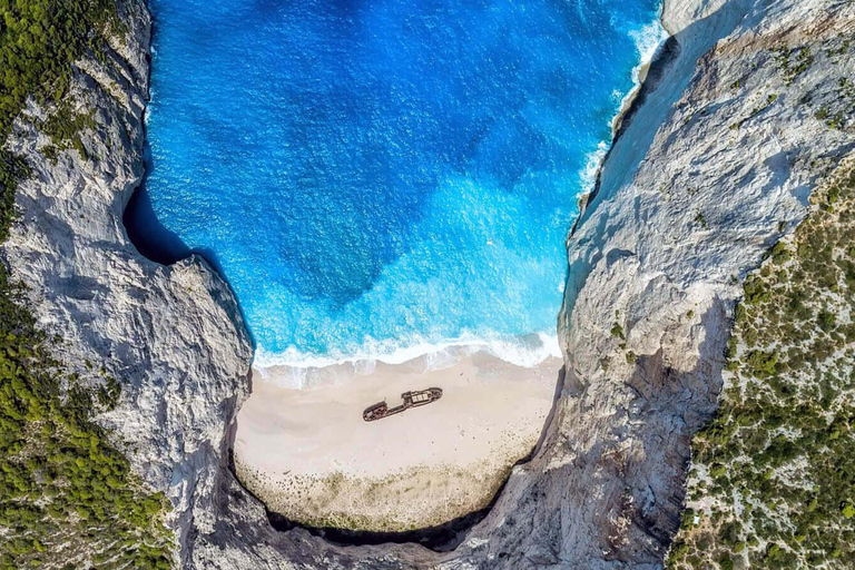 Crucero por Zante hasta las Cuevas Azules y la Playa del Naufragio Parada fotográficaDesde Cefalonia Cuevas Azules, Playa de Navagio y Crucero por Zante