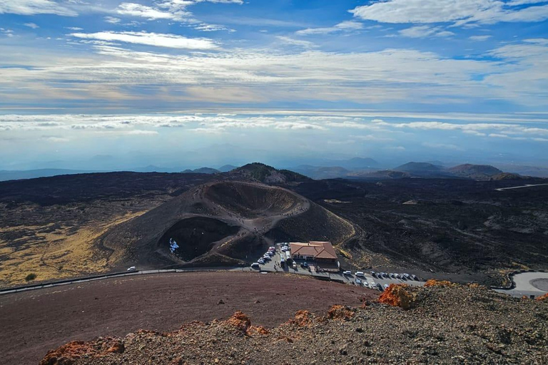 Catania: Guided Tour of Etna with Wine Tasting & Appetizers Guided excursion on Etna from Catania with wine tasting