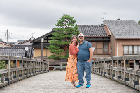 Kanazawa: Private 5 Must-Sees Walking Tour with DSLR Photos