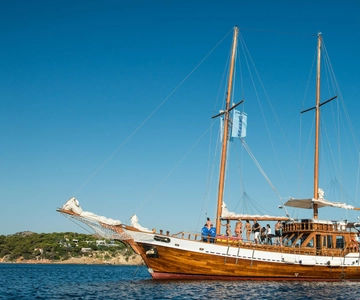 Athens: Agistri, Moni, and Aegina Cruise with Lunch & Drinks