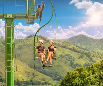 Buggy- und Zipline-Abenteuer in La Hacienda