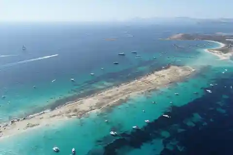 Ibiza: Hin- und Rückfahrt mit der Fähre nach Formentera von Playa d'en Bossa