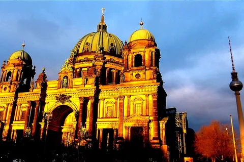 Privater Minivan Berlin bei Nacht mit Highlights