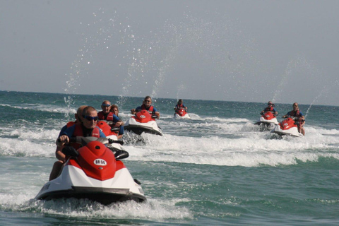 01h30 de passeio de jet ski em busca de golfinhos