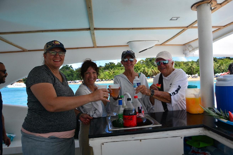 Sosúa: Catamaran Cruise with Snorkeling, Open Bar & Lunch