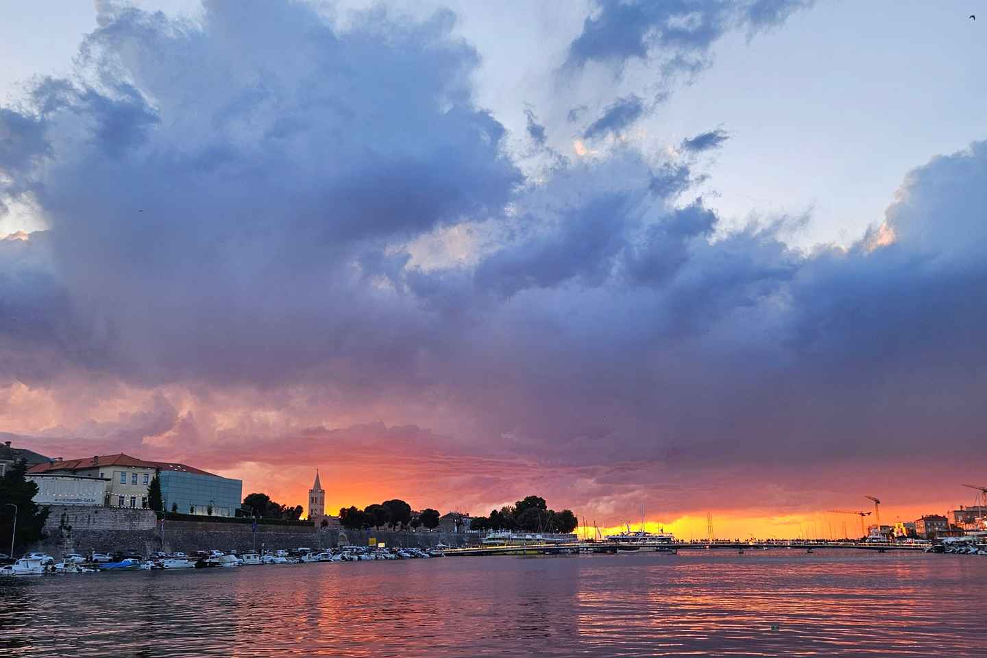 Paseo en Barco al Atardecer Romántico en Zadar con Champagne