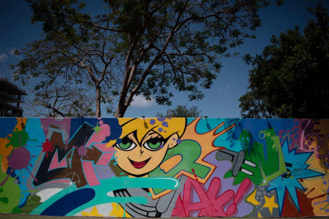 Miami: Party Bus - 5-Hour VIP Nightlife Tour