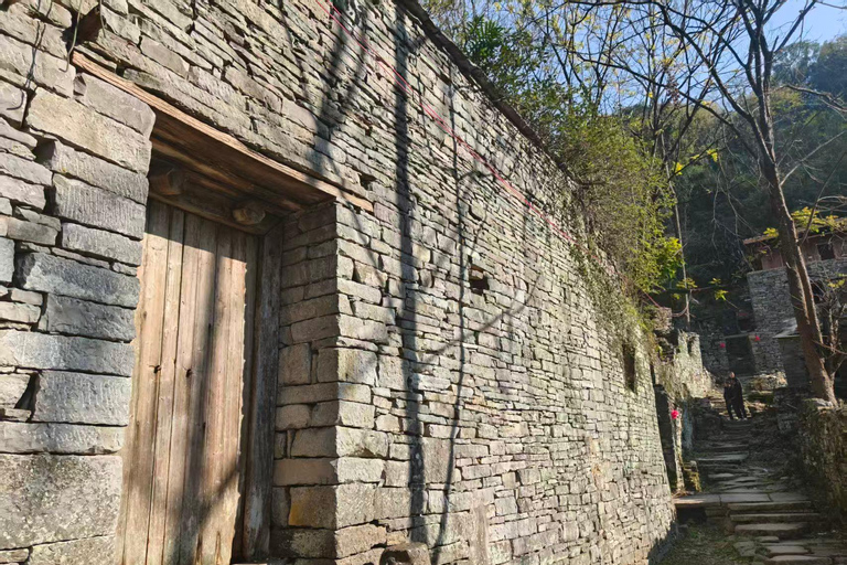 Guilin: Li River Cruise, Yangshuo, and Stone City Tour