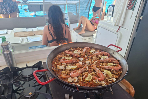 Valencia: Exclusive catamaran (max. 10), paella on board, and swimming – 3 hours Exclusive catamaran (max. 10), paella on board, and swim – 3 hours