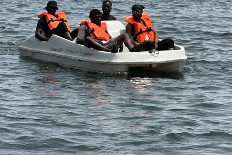 AKOSOMBO: DODI-KRYSSNING PÅ VOLTASJÖN MED TRAVEL &amp; SEEAKOSOMBO: DODI KRYSSNING MED RESA &amp; SE